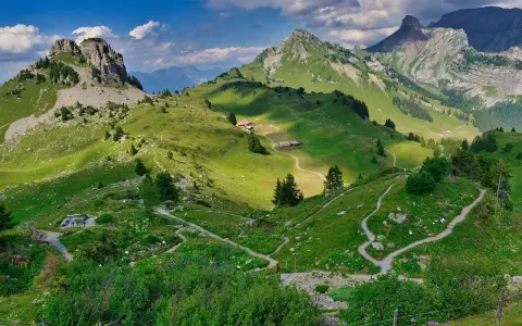 Karczma na szczycie: Jak zaplanować ucztę z widokiem na Tatry?