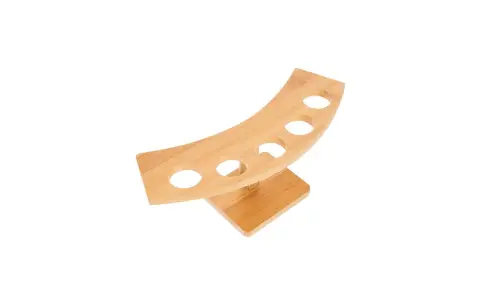 Soporte para cucuruchos casero de bambú, con cinco orificios para exhibir tus helados o conos.