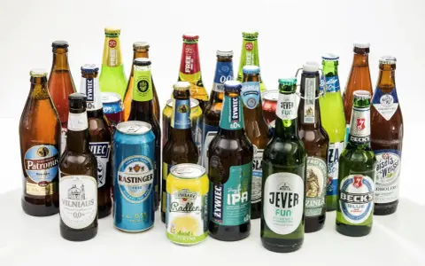 Duży wybór piw bezalkoholowych, w tym Żywiec IPA 0,0%, Jever Fun, Patronus Weissbier i wiele innych.