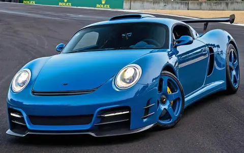 Blauer Ruf CTR3 auf Rennstrecke, ein Traumauto mit beeindruckendem Ruf CTR3 Preis.