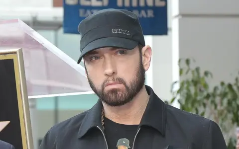 Eminem co to znaczy? Odkryj znaczenie jego pseudonimu i historii