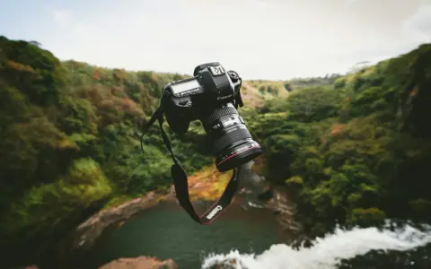 Obiektyw zmiennoogniskowy – co to jest i jak może zmienić Twoją fotografię