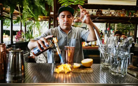 Ile zarabia barman w Turcji? Zaskakujące fakty o wynagrodzeniach