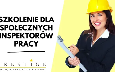Uśmiechnięta kobieta w żółtym kasku i garniturze, trzymająca clipboard. Reklama szkolenia dla społecznych inspektorów pracy.
