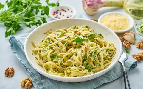 Makaron w 15 minut? Szybkie przepisy na obiad, gdy brak czasu