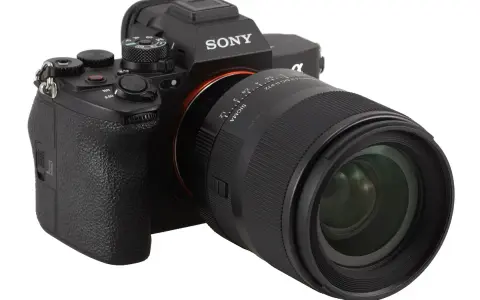 Sony Alpha z obiektywem Sigma 1.4/35mm DG DN Art. Idealny do testów sigma.