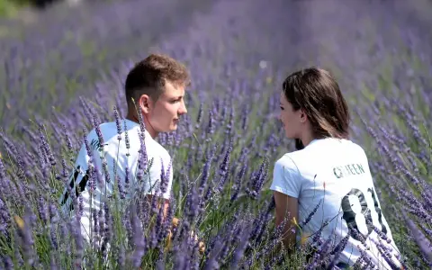 Jak flirtować na pierwszej randce, aby uniknąć niezręczności i zbudować więź