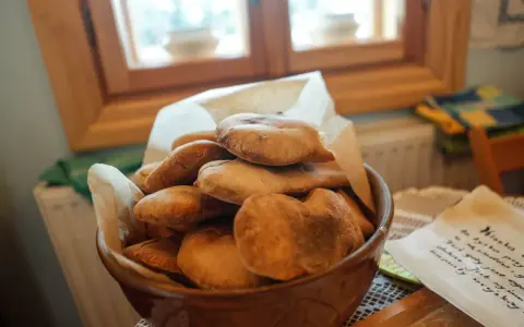 Proziaki co to? Garnek pełen puszystych, domowych proziaków, pachnących jak z babcinej kuchni.