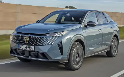 Nowy Peugeot 3008 na drodze. Sprawdź aktualną peugeot 3008 cena i wybierz swój wymarzony SUV.