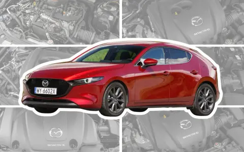 Czerwona Mazda 3 Skyactiv z widocznym silnikiem.