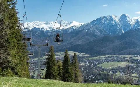 Wyciąg krzesełkowy na Butorowy Wierch. Widok na Tatry i Zakopane. Sprawdź cennik i wybierz się na górę!