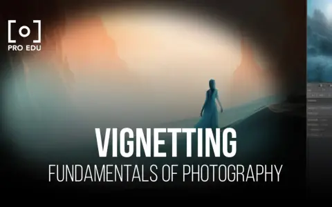 Une femme en robe bleue marche dans un paysage brumeux, le texte "Vignetting" et "Fundamentals of Photography" est superposé.