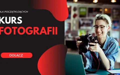Uśmiechnięta dziewczyna z aparatem, kurs fotografii dla początkujących. Dowiedz się, iso co to jest i jak robić świetne zdjęcia.