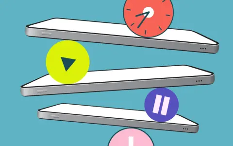 Trois téléphones empilés, symbolisant comment arrêter les écrans. Icônes de lecture, pause et horloge.
