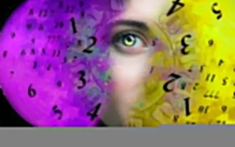 Twarz otoczona przez liczby, gdzie numerologiczna 5 i 11 splatają się z symboliką księżyca i czasu.