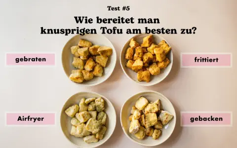 Vier Schalen mit knusprigem Tofu: gebraten, frittiert, aus dem Airfryer und gebacken. Ein Test zeigt, wie man Tofu am besten zubereitet.