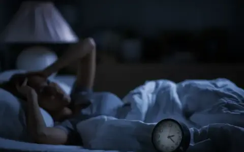 Zmazy nocne: Poznaj skuteczne metody i śpij spokojnie!