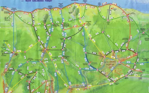 Mapa turystyczna Karkonoszy z zaznaczonymi szlakami. Widać tu m.in. Szklarską Porębę, Śnieżne Kotły i Szrenicę.