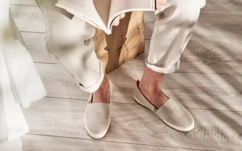 Relaxed linen pants and espadrilles in style, perfect for a casual day reading.
