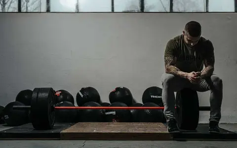 Ile razy trenować CrossFit? Znajdź swój plan i uniknij przetrenowania