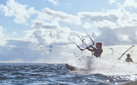 Kitesurfing: Od czego zacząć? Kurs, koszty, Hel kompletny poradnik