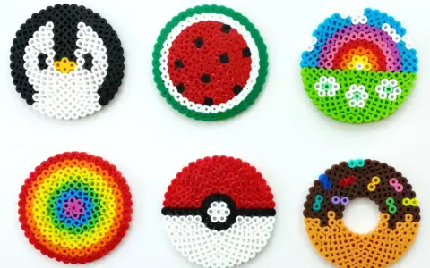 Urocze pyssla wzory: pingwin, arbuz, tęcza z kwiatkami, tęczowe koło, pokeball i pączek.