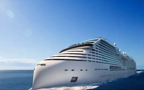Una nave MSC in crociera, un'esperienza msc romantica in mare aperto sotto un cielo azzurro.