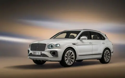 Biały Bentley Bentayga, luksusowy SUV. Sprawdź aktualną bentley bentayga cena i odkryj jego możliwości.