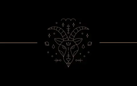 Tête de chèvre stylisée, ornée de symboles cosmiques et astrologiques. Le symbole capricorne, entouré d'étoiles et de planètes, évoque la magie céleste.