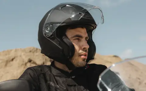 Jaki kask na motorower: wybierz bezpieczny i komfortowy model dla siebie