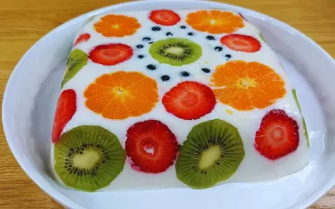Owoce po nalewce: 15 pomysłów zero waste na desery i dania