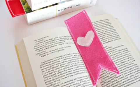 Zakładka z filcu DIY: Stwórz unikalną w 5 krokach!