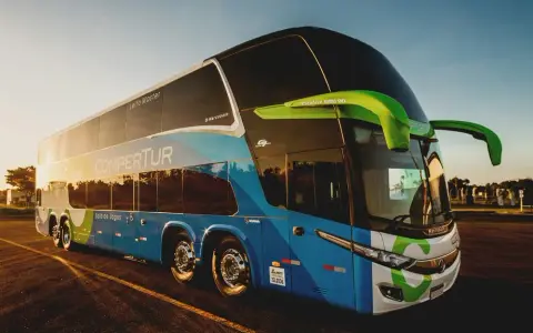 Ile pali autokar na 100 km? Sprawdź realne spalanie i koszty