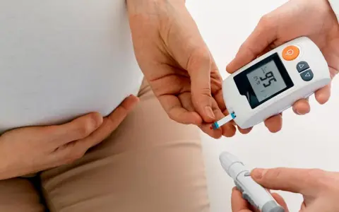 Azúcar alta en mujeres: Síntomas únicos que debes conocer