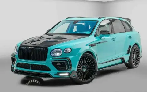 Turkusowy Bentley SUV z czarną maską i felgami, gotowy na podbój dróg.