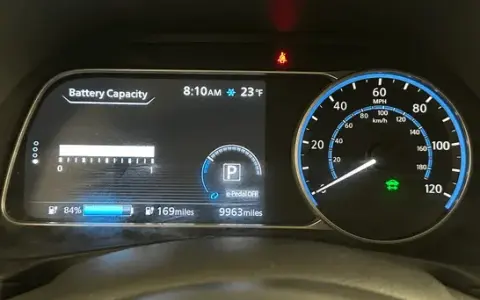 Jak sprawdzić stan baterii Nissan Leaf i uniknąć problemów z zasięgiem