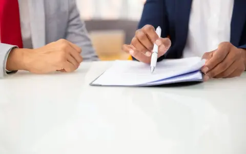 Śmierć pracownika: Jak rozliczyć wynagrodzenie i odprawę pośmiertną?