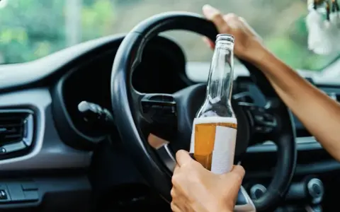 Alkomat ile można mieć alkoholu? Poznaj legalne limity w Polsce