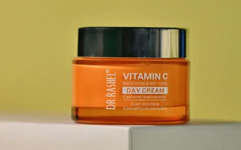 Jaki krem po serum z witaminą C? Wybierz idealne połączenie!