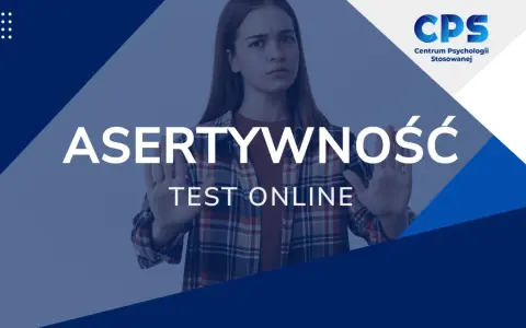 Młoda kobieta z uniesionymi dłońmi, symbolizująca asertywność. Obok napis "ASERTYWNOŚĆ TEST ONLINE".