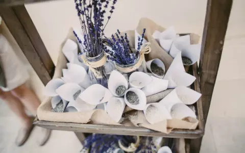 Conos de arroz y lavanda, perfectos regalos invitados boda hecho a mano.