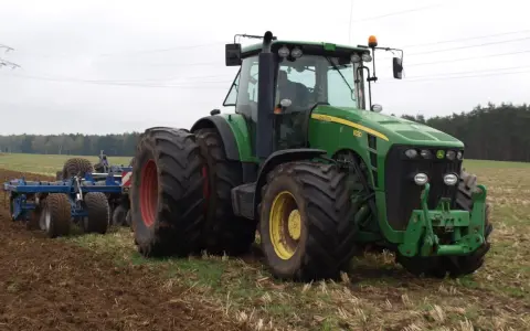 Jak sprawdzić ciągnik rolniczy przed zakupem? Uniknij pułapek!