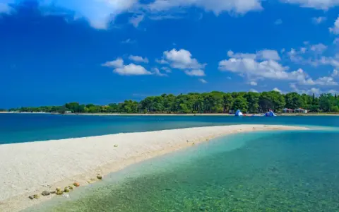 Istriens Seebäder: Ihr Traumziel für Strand, Kultur & Genuss