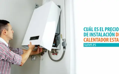 Técnico instala un calentador estanco. ¿Se puede instalar un calentador estanco en el exterior? Descubre el precio en suner.es.