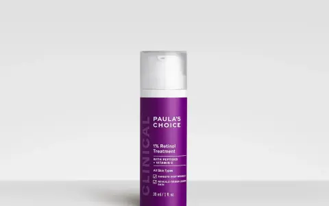 Flacon de sérum Paula's Choice Clinical 1% Retinol Treatment. Un avis dermatologue confirme son efficacité contre les rides.