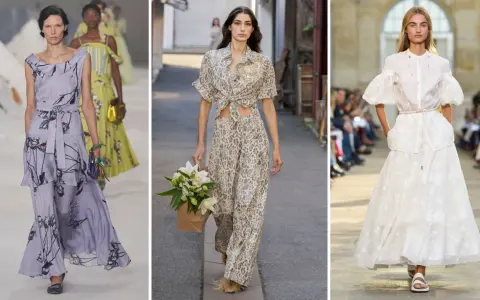 Modelle sfilano con abiti eleganti: uno lilla con stampa floreale, uno animalier con camicia annodata e pantaloni sotto, e uno bianco ricamato.