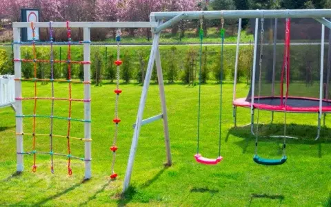 Jak zbudować plac zabaw w ogrodzie - proste kroki i bezpieczne rozwiązania