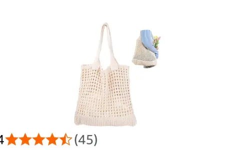 Bolso calado crochet color crema, ideal para la playa o compras. En la imagen secundaria, una persona lo lleva con flores.