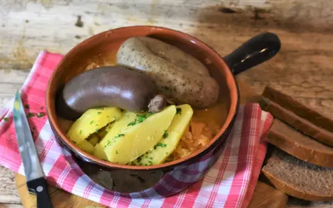 Ile kaszy do kaszanki? Odkryj idealne proporcje dla smaku