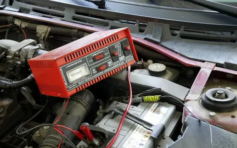 Jak naładować akumulator w hybrydzie toyoty bez zbędnych problemów